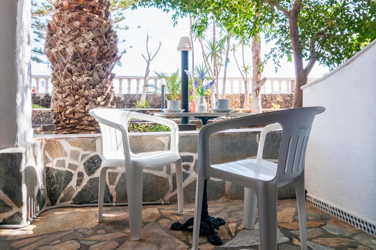 Holiday Beach Resort Santorini Perissa  Exterior photo